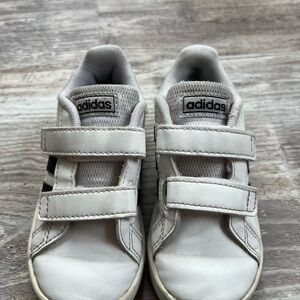 Little Kids Adidas Grand Court Velcro Sneakers Size 7
